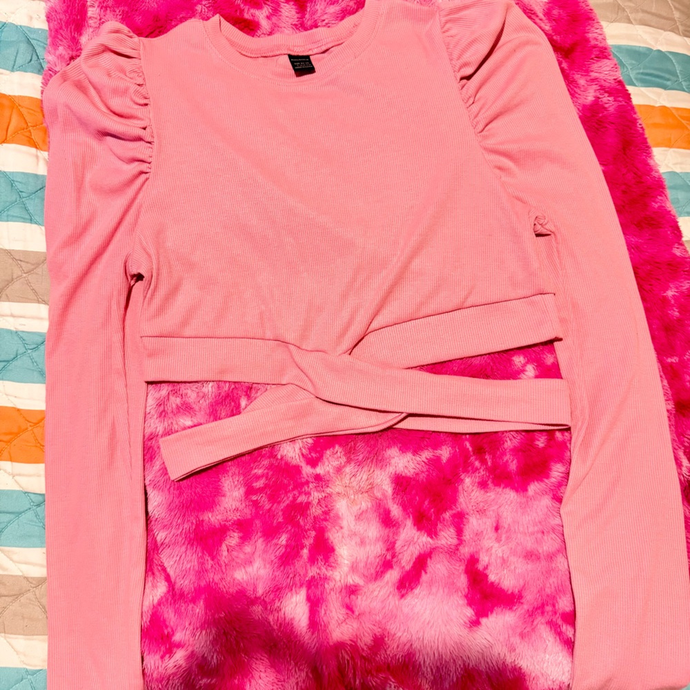 SHEIN, size L crop top puff sleeves sweater with cris cross around the bottom.